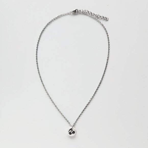 Dainty mini black cherry iridescent necklace with a small silver chain - Picture 4 of 10